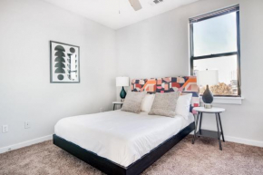 CozySuites Music Row Bold 1BR w free parking